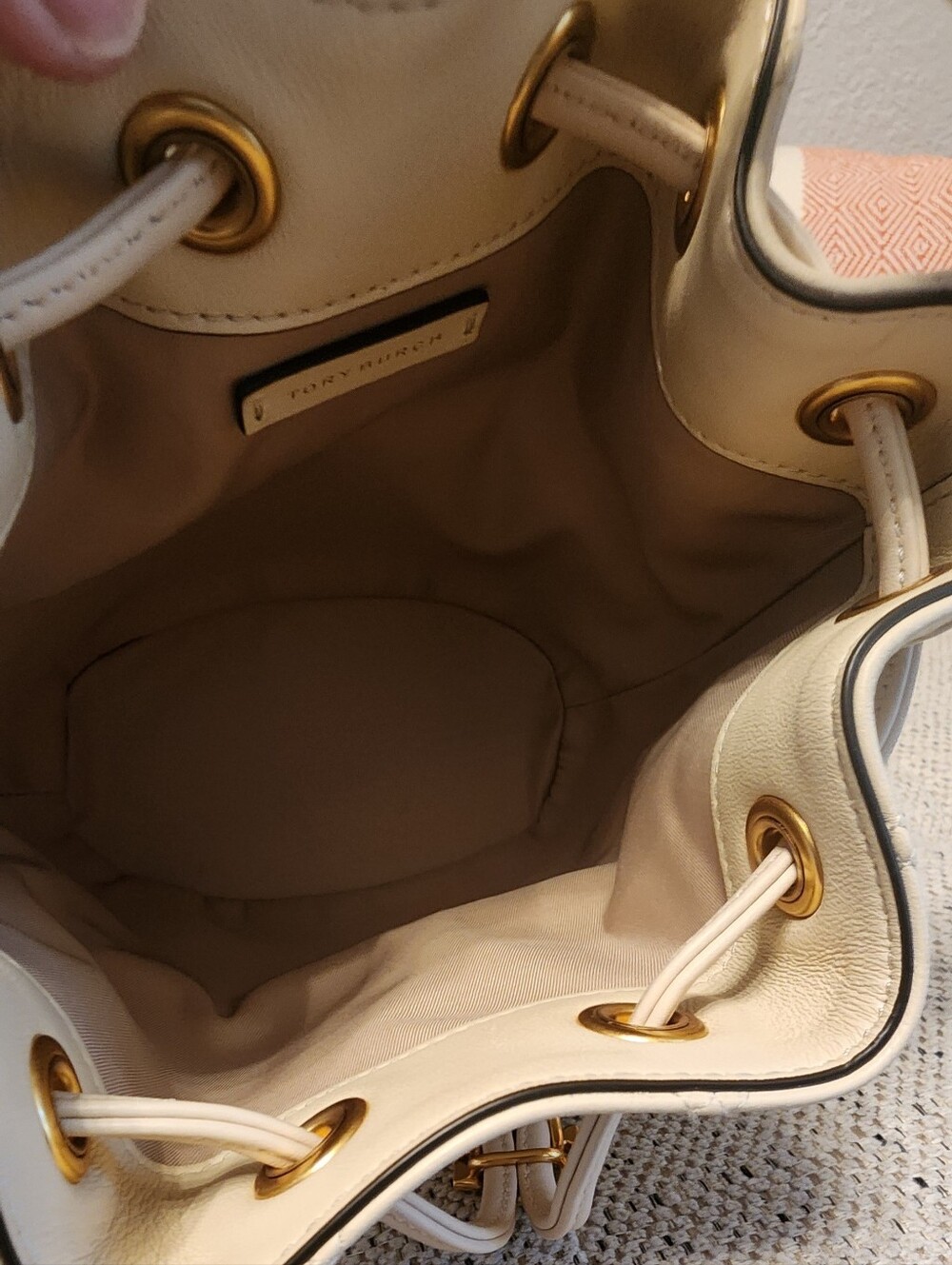 Tory Burch Cream Quilted Drawstring Bucket Bag - Gold Hardware - Picture 10 of 14